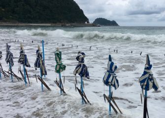 Playa de Zarautz con la marea alta 