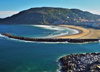 Playa de la Zurriola y Monte Ulia