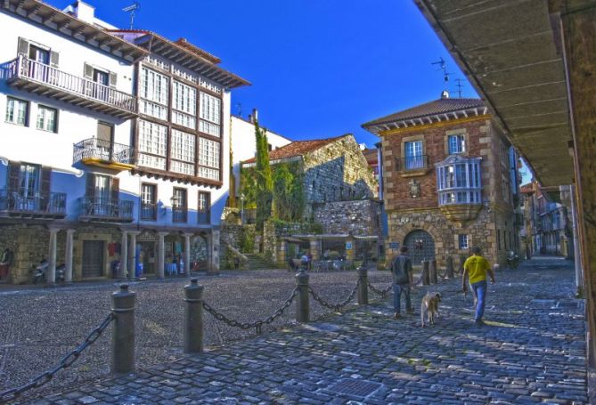 Plaza en el interior: foto en Hondarribia