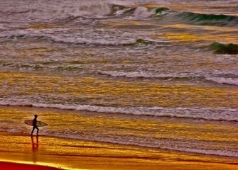 A por las  olas al atardecer 