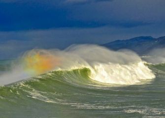 Preciosa ola para surfear 