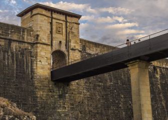 Puente de acceso a la parte vieja