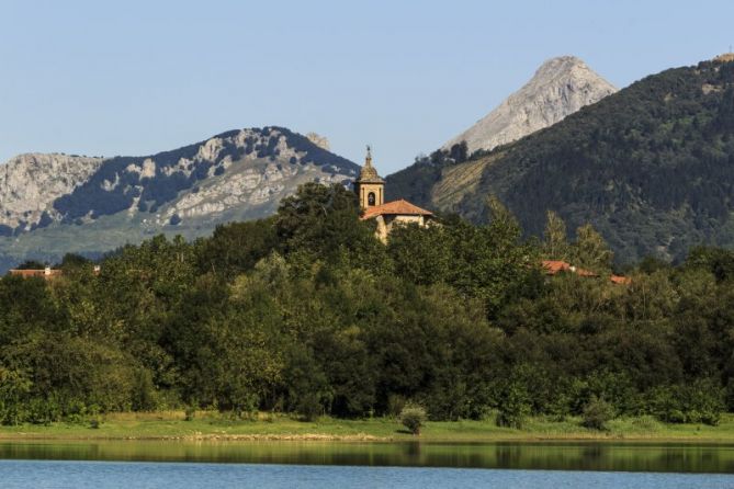 Reflejo de un pueblo: foto en Aretxabaleta