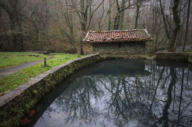 Reflejos en Agorregi Burdinola: foto en Aia