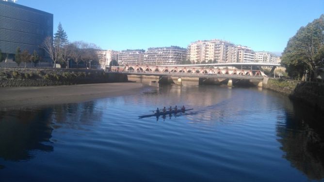 Remando en el Urumea: foto en Donostia-San Sebastián