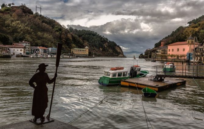 El remero vigía: foto en Pasaia