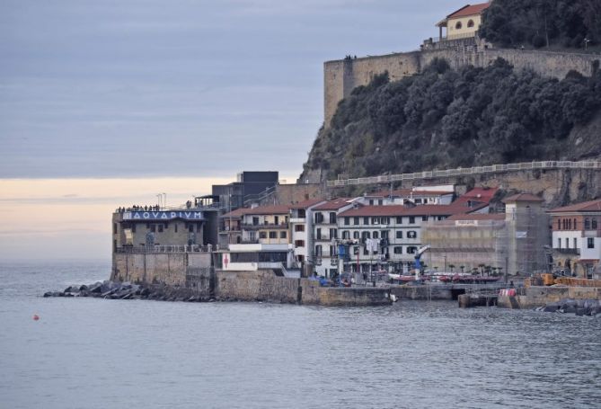 En un rincón de la costa: foto en Donostia-San Sebastián