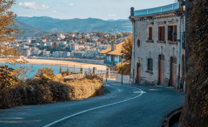 Road with a view: foto en Donostia-San Sebastián