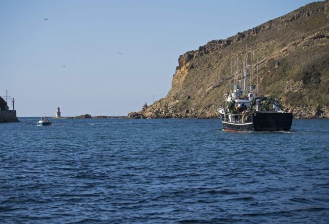 Saliendo a la mar: foto en Pasaia