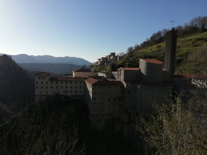 SANTUARIO DE ARANTZAZU: foto en Oñati