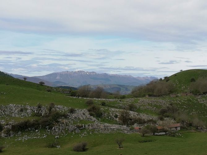 SIERRA DE AITZGORRI: foto en Zaldibia