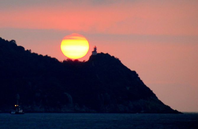 Sobre el faro: foto en Getaria