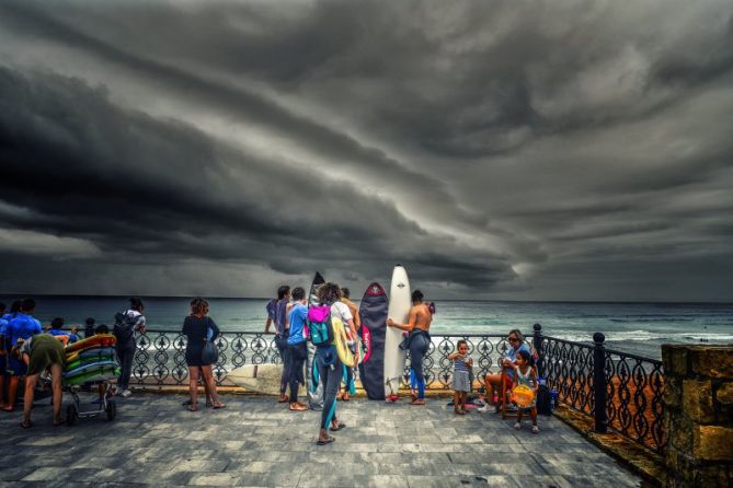 SURFERS: foto en Zarautz