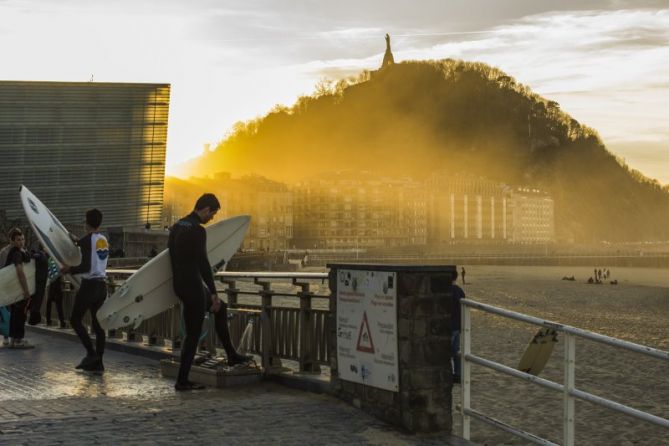 Surfing: foto en Donostia-San Sebastián