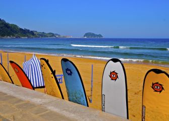 Tablas de surf en la playa de Zarautz 