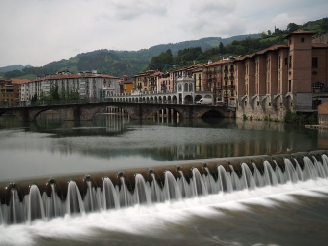 Tolosa y su rio: foto en Tolosa