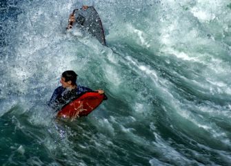 Tomando olas en Zarautz