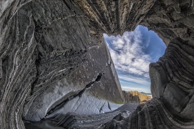 TORBELLINO DE ROCAS: foto en Zumaia