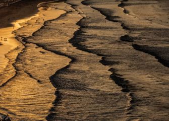 Trenes de olas en Zarautz