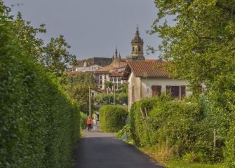 Vista de la iglesia de Hondarribia
