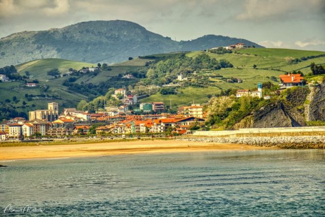 Zumaya detrás de la playa: foto en Zumaia