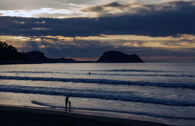 Atardecer en la playa: foto en Zarautz