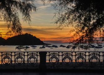 Atardecer bajo los tamarindos