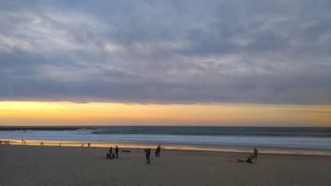 Atardecer dorado en la Zurriola: foto en Donostia-San Sebastián