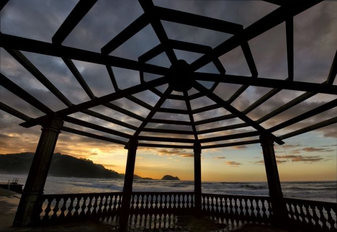 BAJO LA PERGOLA: foto en Zarautz