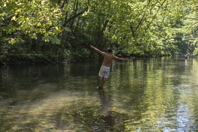 Caminando sobre el río.: foto en Hernani