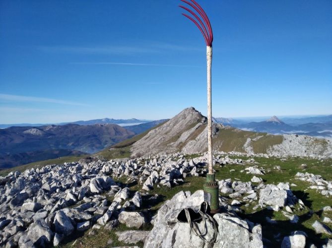 Cima de Harri Urdin.: foto en Urnieta