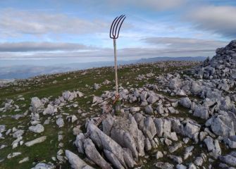 Cima de Harri urdin.