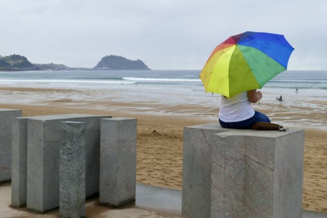 Contemplando la mar : foto en Zarautz