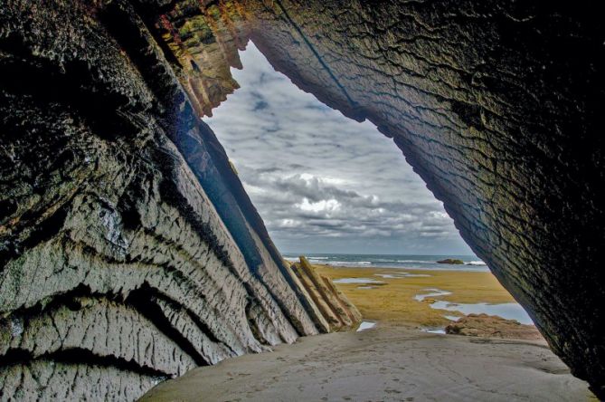 La cueva de Flysh de Zumaia : foto en Zarautz