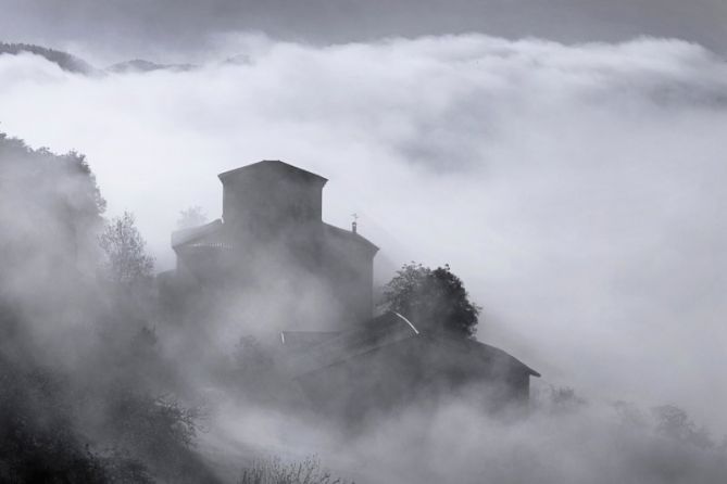 Entre nieblas: foto en Urretxu