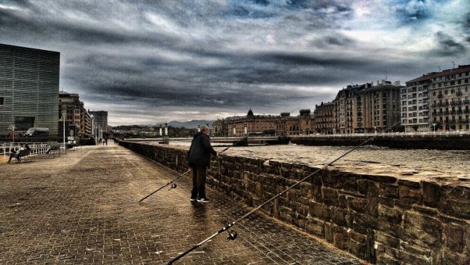 La espera del pescador.: foto en Donostia-San Sebastián