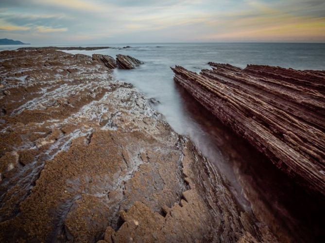 Flysch-ari portrait-a egunsentian.: foto en Deba