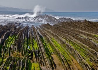 Flysch de Zumaia en marea baja 