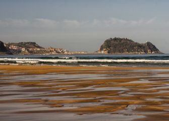 Getaria desde la playa de Zarautz