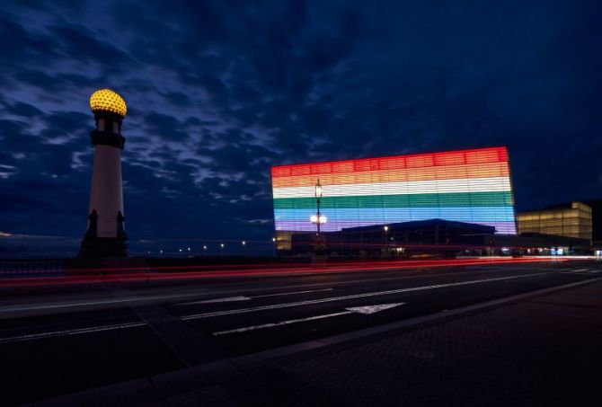 Harrotasunaren eguna Kursaalean: foto en Donostia-San Sebastián