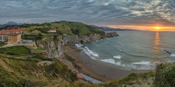 Ilunabarra Itzurun hondartza: foto en Zumaia