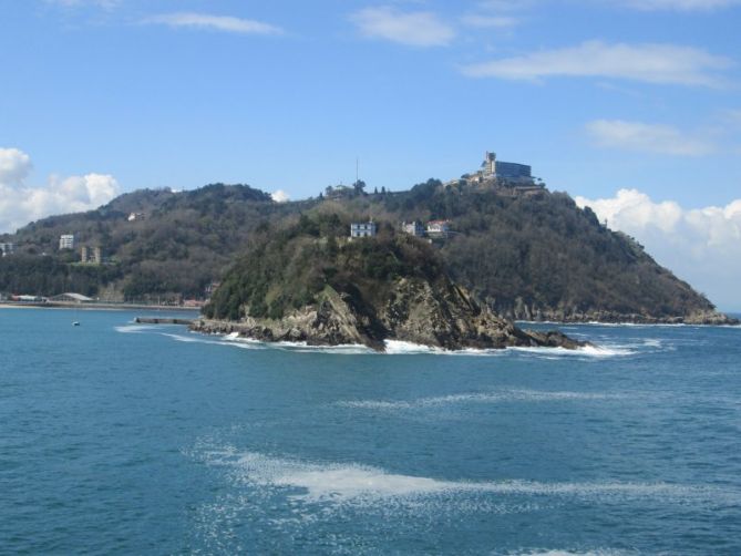 Isla de Santa Clara y el Monte Igueldo: foto en Donostia-San Sebastián