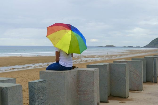 Itsasoari begira : foto en Zarautz