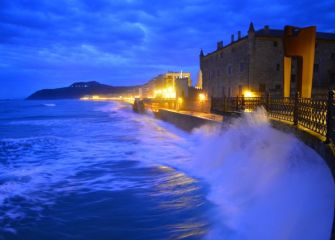 Mareas vivas en la playa de Zarautz 