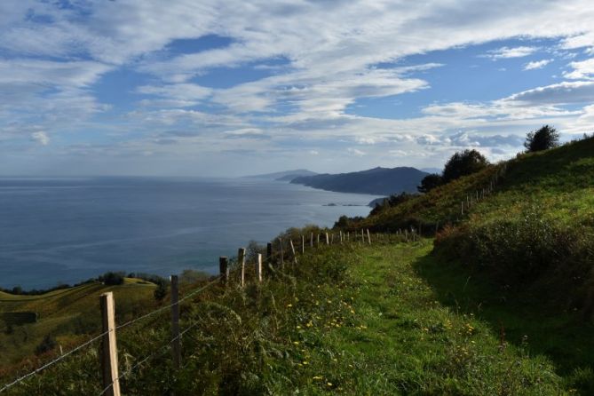 MENDIKO BIDEA: foto en Getaria