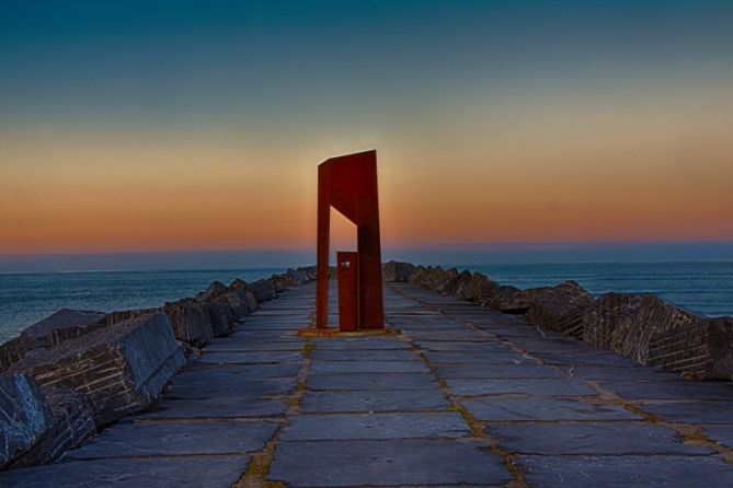 OCASO FRENTE AL MAR: foto en Deba