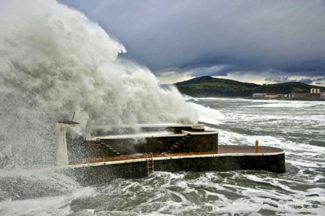 Olas gigantescas : foto en Zarautz