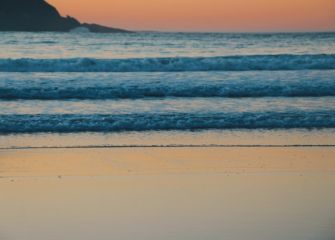 Olatuak eta ilunabarra