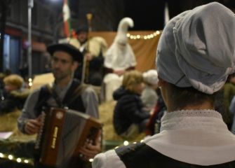 OLENTZERO ETA MARI DOMINGI