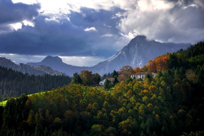 Otoño en el caserio: foto en Elgeta